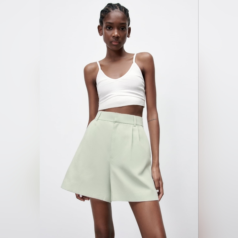 High Rise Pleated Front Short | Zara